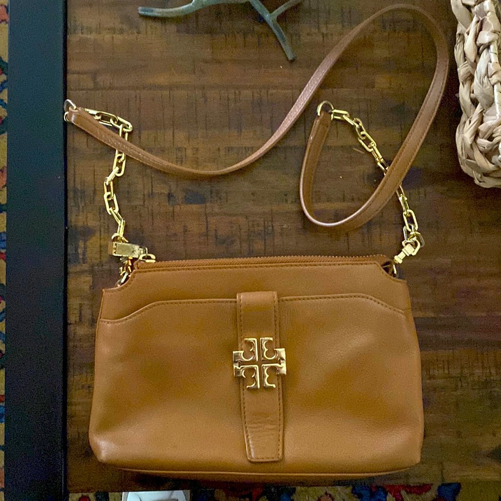 Tory Burch crossbody in good condition.